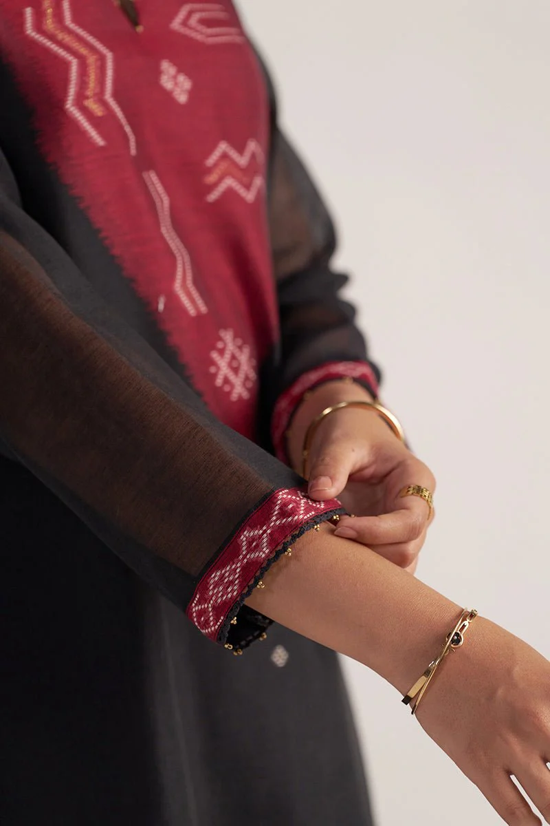 Black and Maroon Woven Kurta Set - Image 3