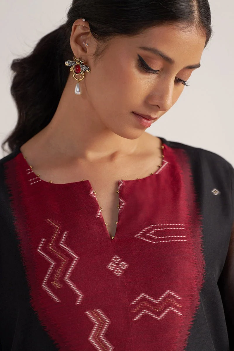 Black and Maroon Woven Kurta Set - Image 4