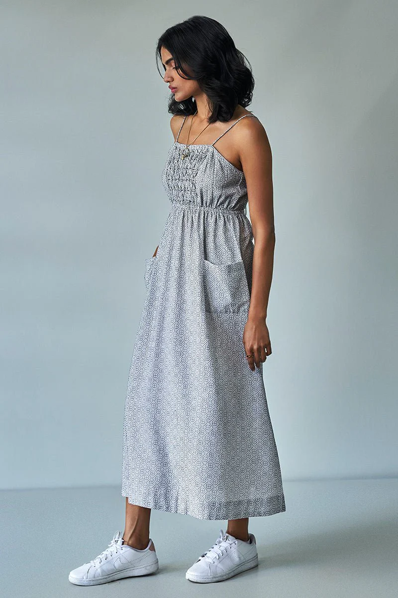 Black and White Back Detailed Dress With Front Pockets - Image 4