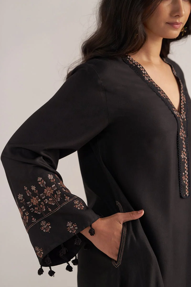 Black Pashmina Kurta Set - Image 4