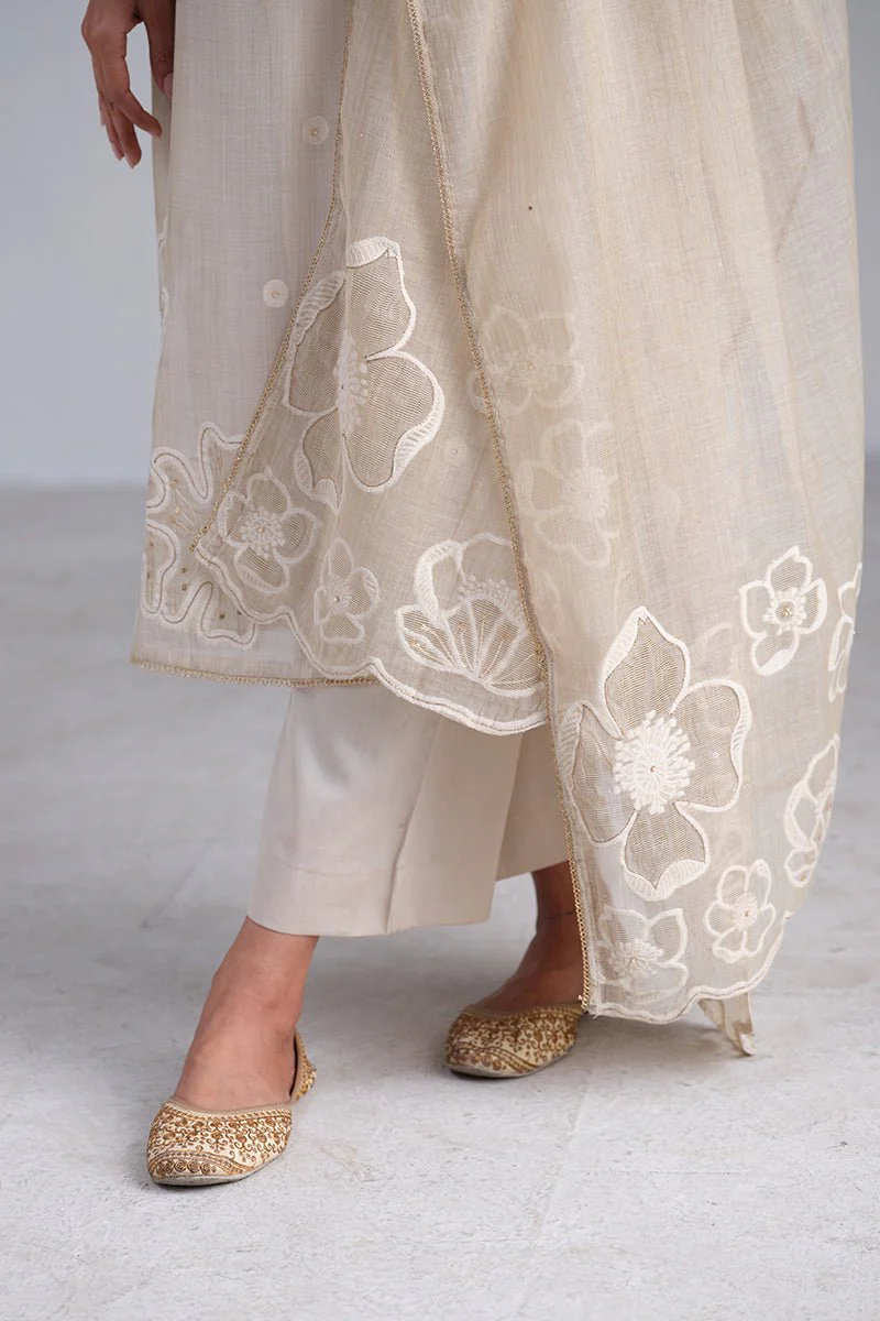 Fog Beige Woven Kurta And Contrast Dupatta With Hand Work Detailing - Image 3